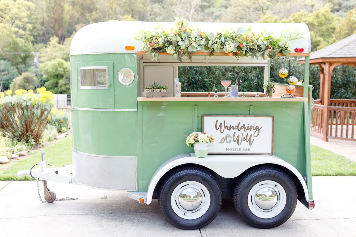 Mobile bar Wandering Well covered in green and orange florals